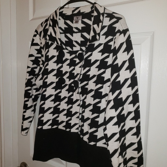 Ladies sweater/jacket - Picture 1 of 4
